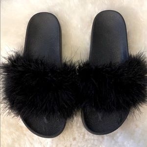 Reposh! Furry black slides💕